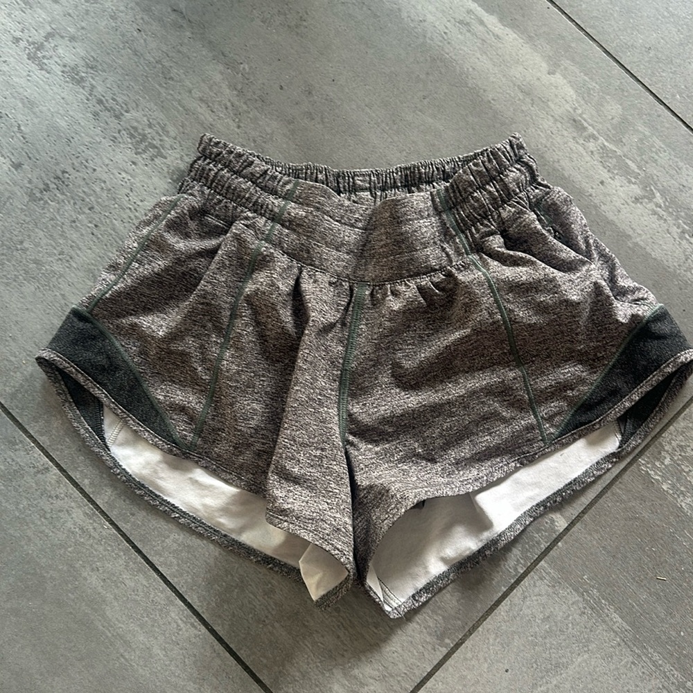 Lululemon Grey Hottie Hot 2.5inch size 0
Perfect condition